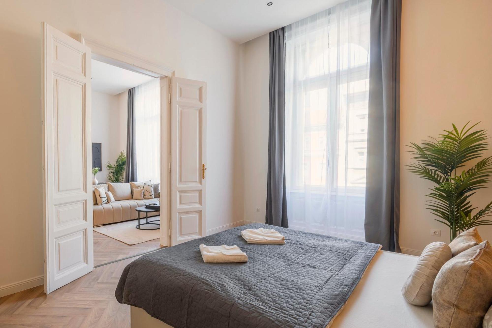 Exclusive Central 3Bedrm Stylish Residence By Prestige Homes Budapest Esterno foto