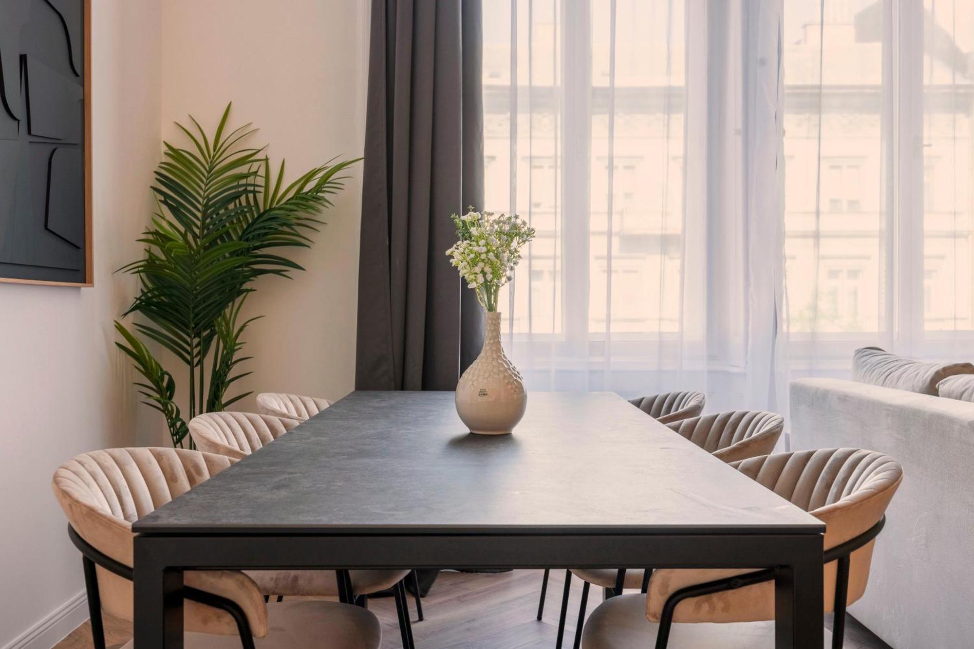 Exclusive Central 3Bedrm Stylish Residence By Prestige Homes Budapest Esterno foto
